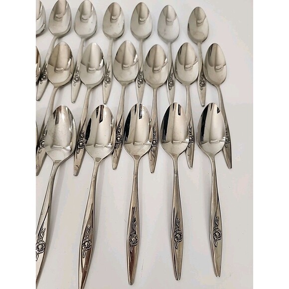 Lot Of 28 Oneidacraft Deluxe Stainless Steel Teaspoons Lasting Rose Pattern - Picture 2 of 4